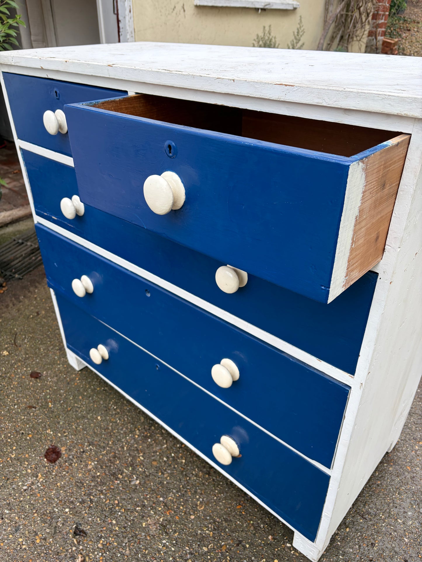 CHEST OF DRAWERS