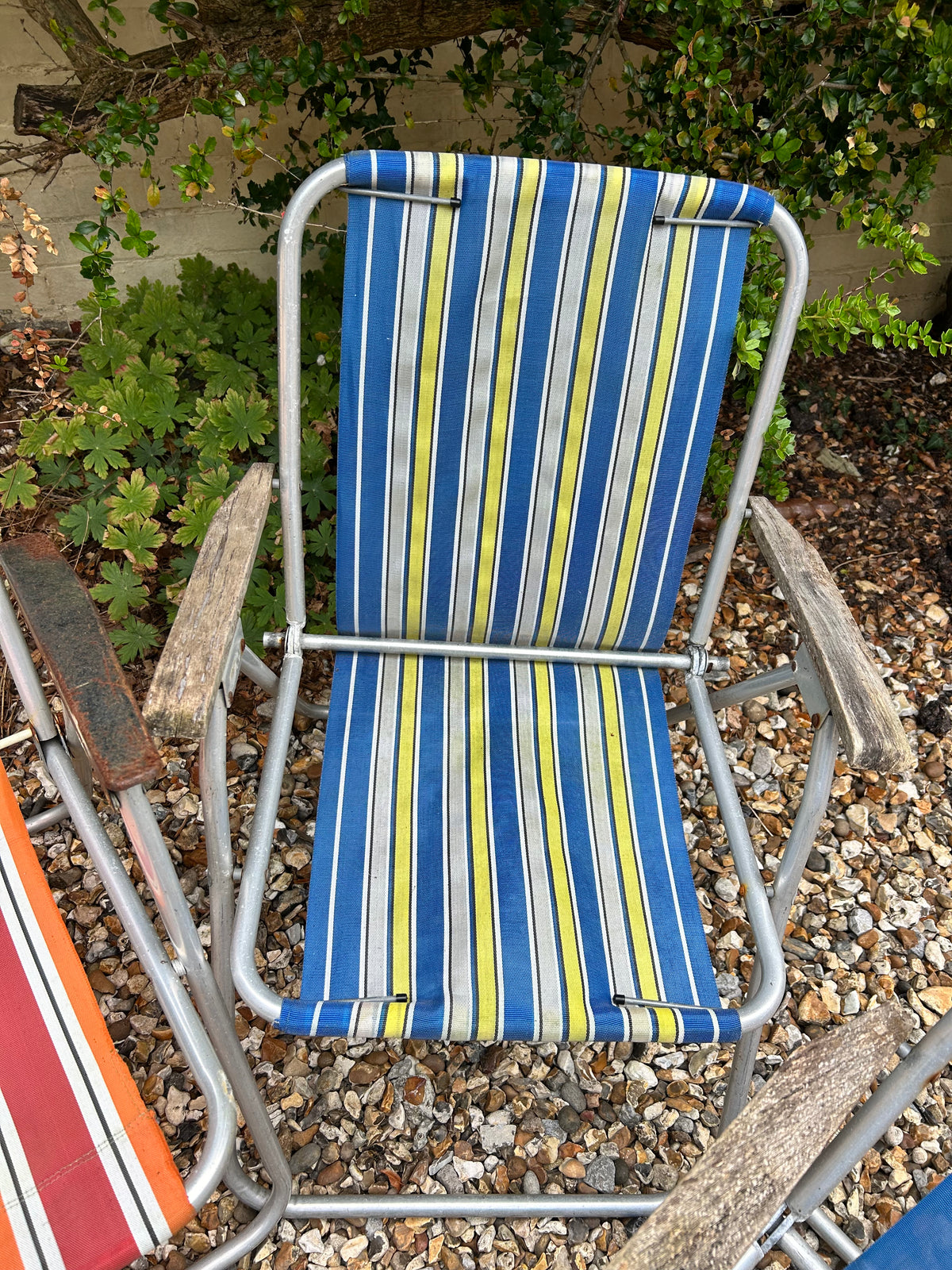 FOLDING CHAIRS