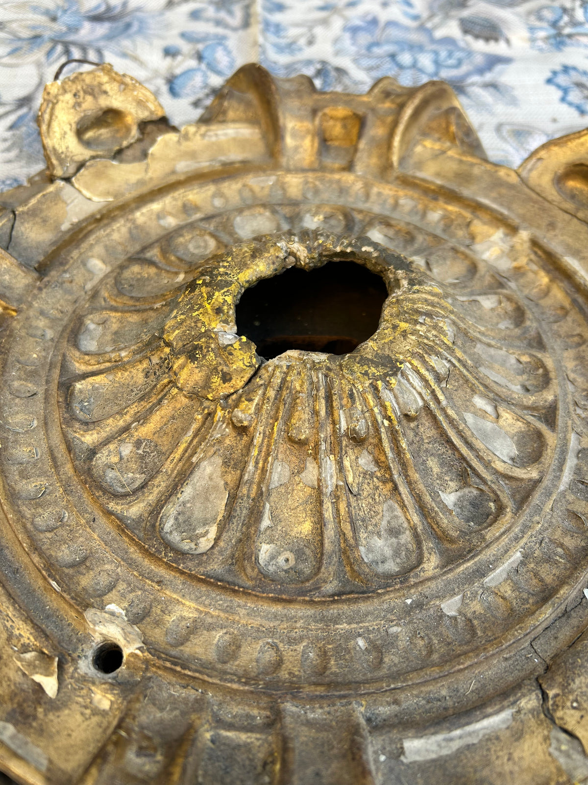 CEILING ROSE