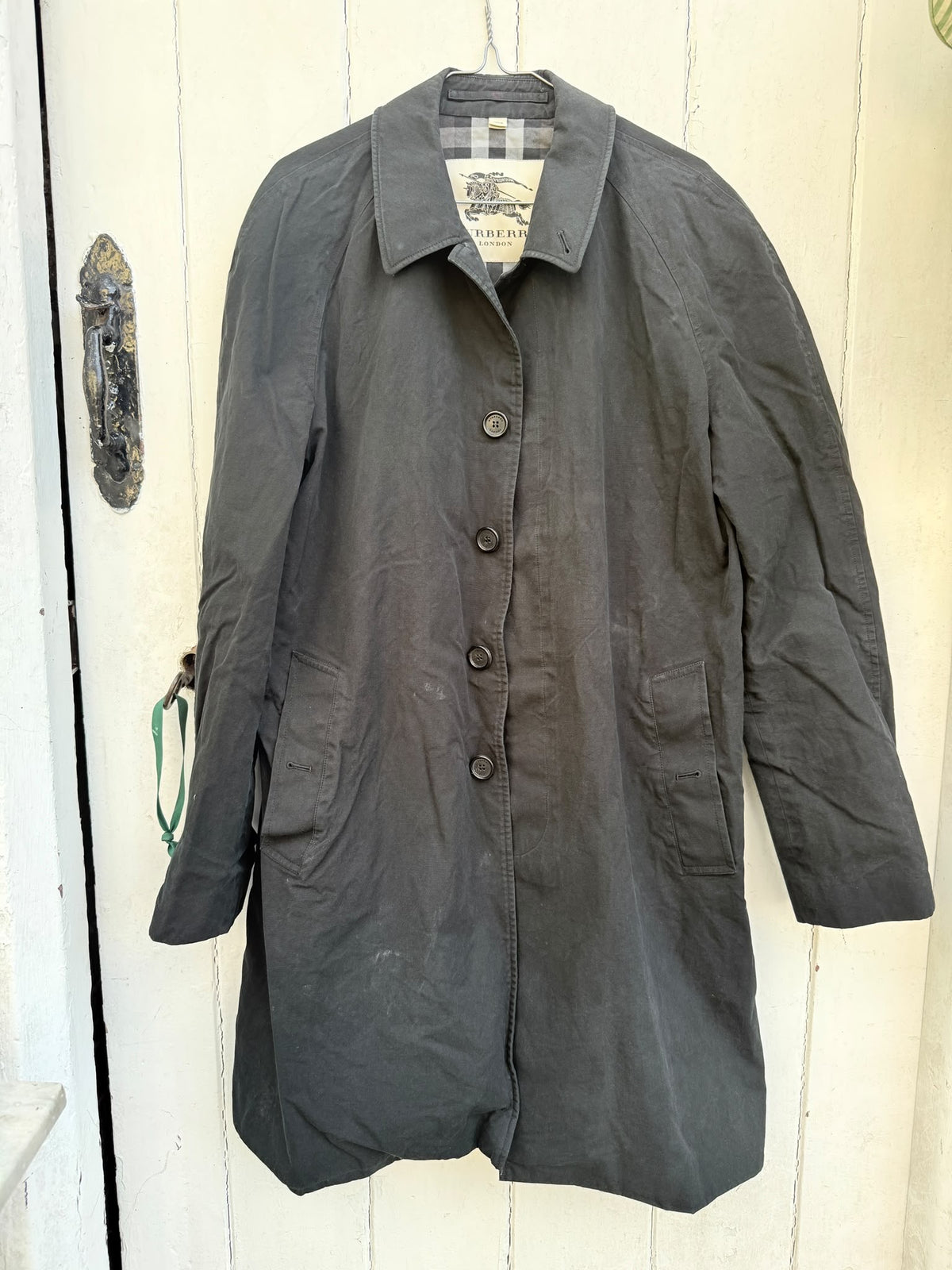 BURBERRY TRENCH COAT
