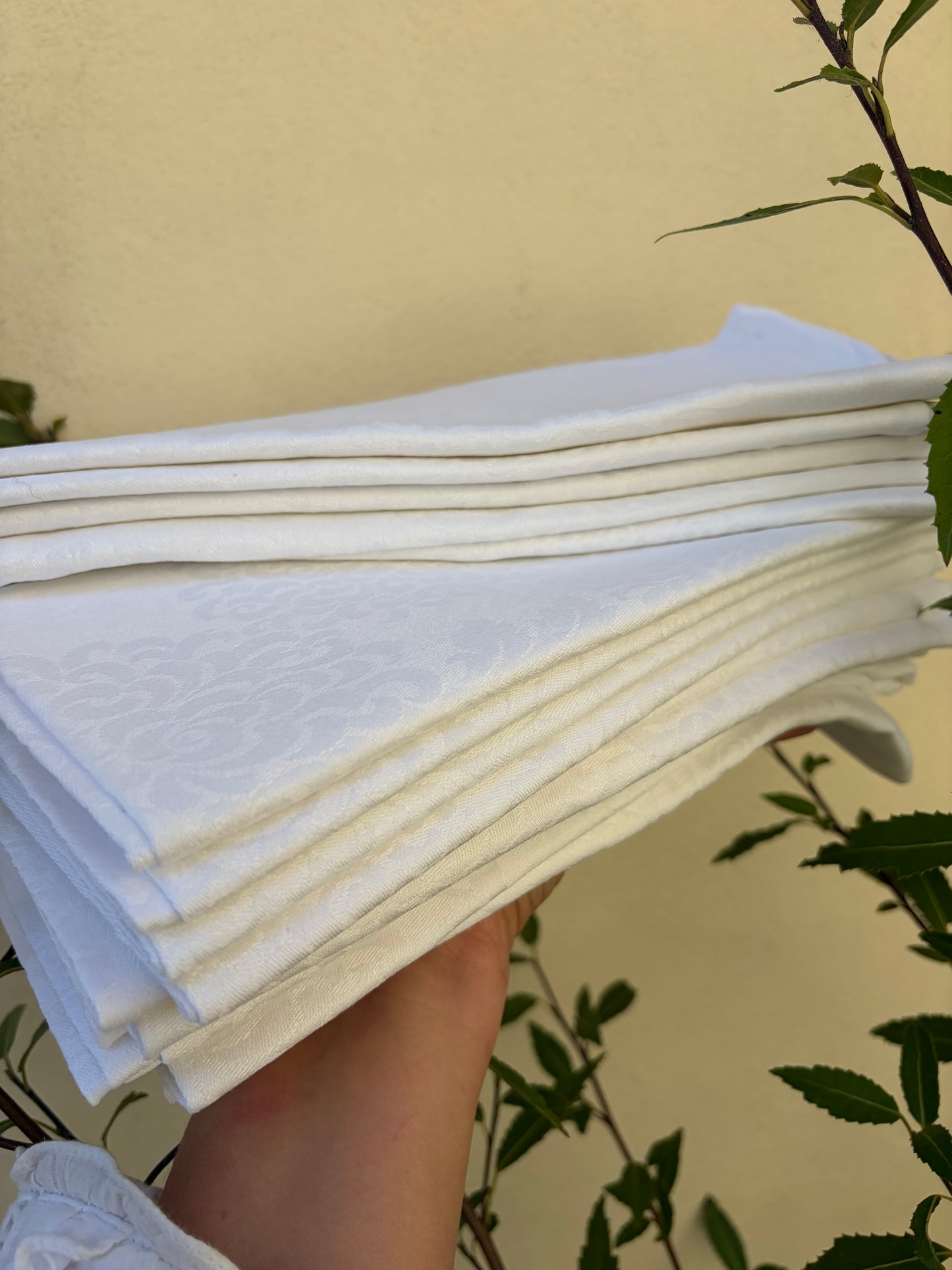 16 NAPKINS