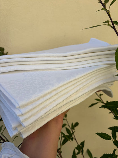 16 NAPKINS