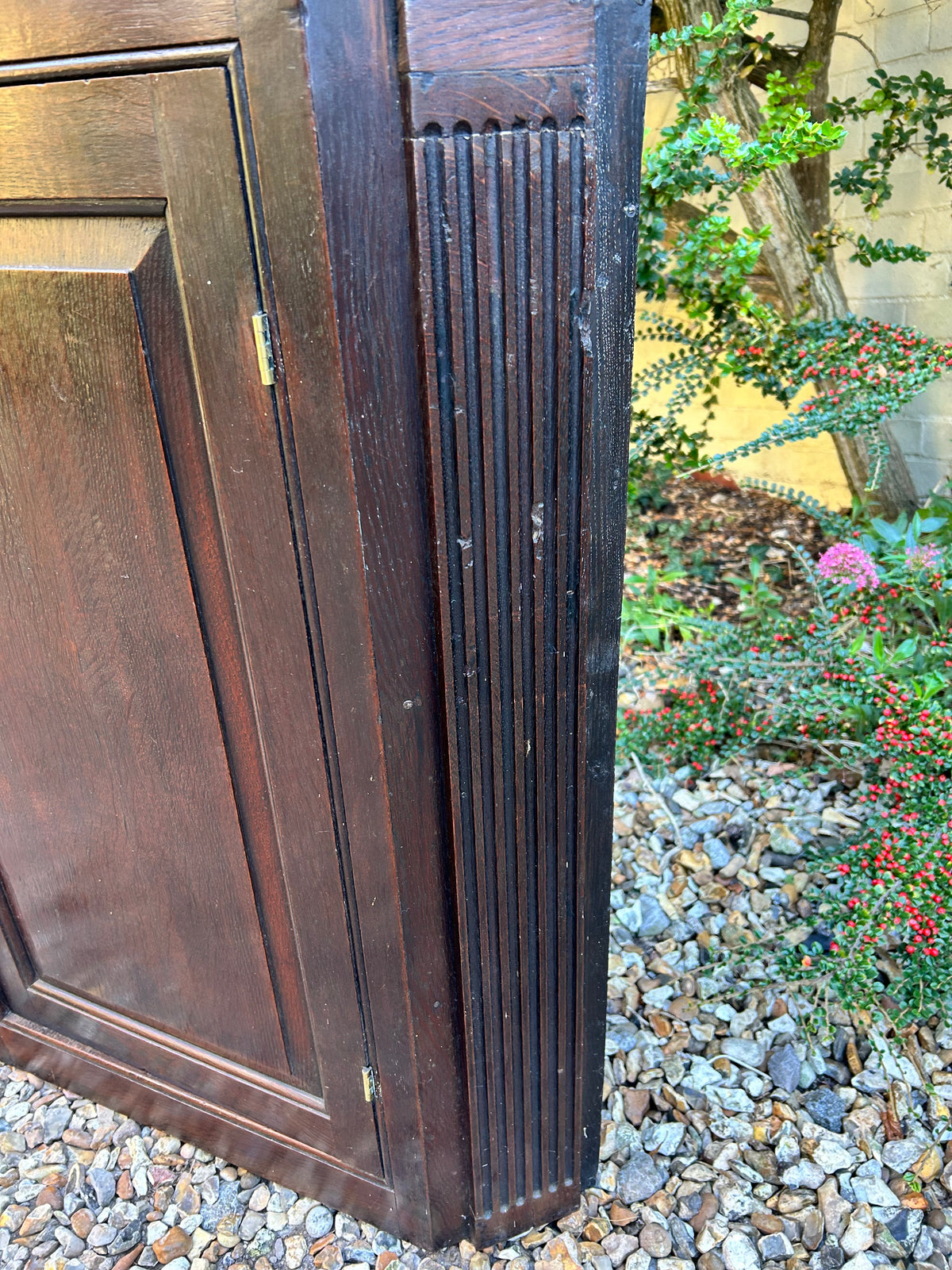 CORNER CABINET