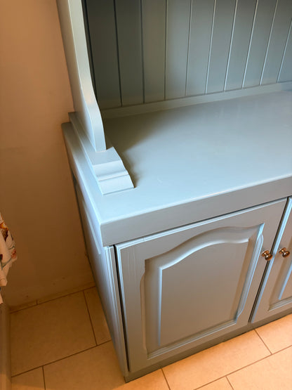 DRESSER
