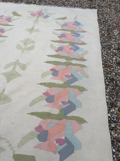 LARGE PALE RUG