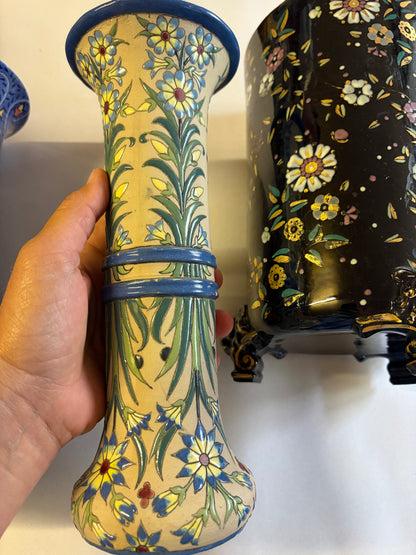 X 3 VASES