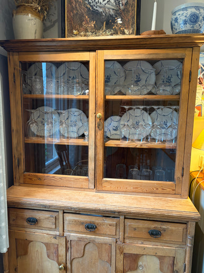 PINE DRESSER