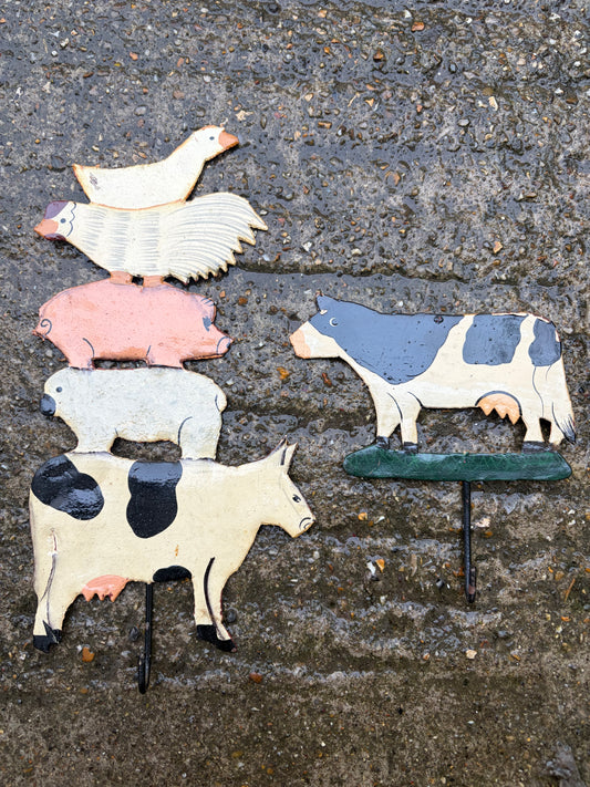 ANIMAL PEGS