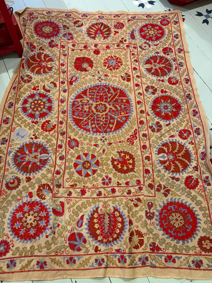SUZANI
