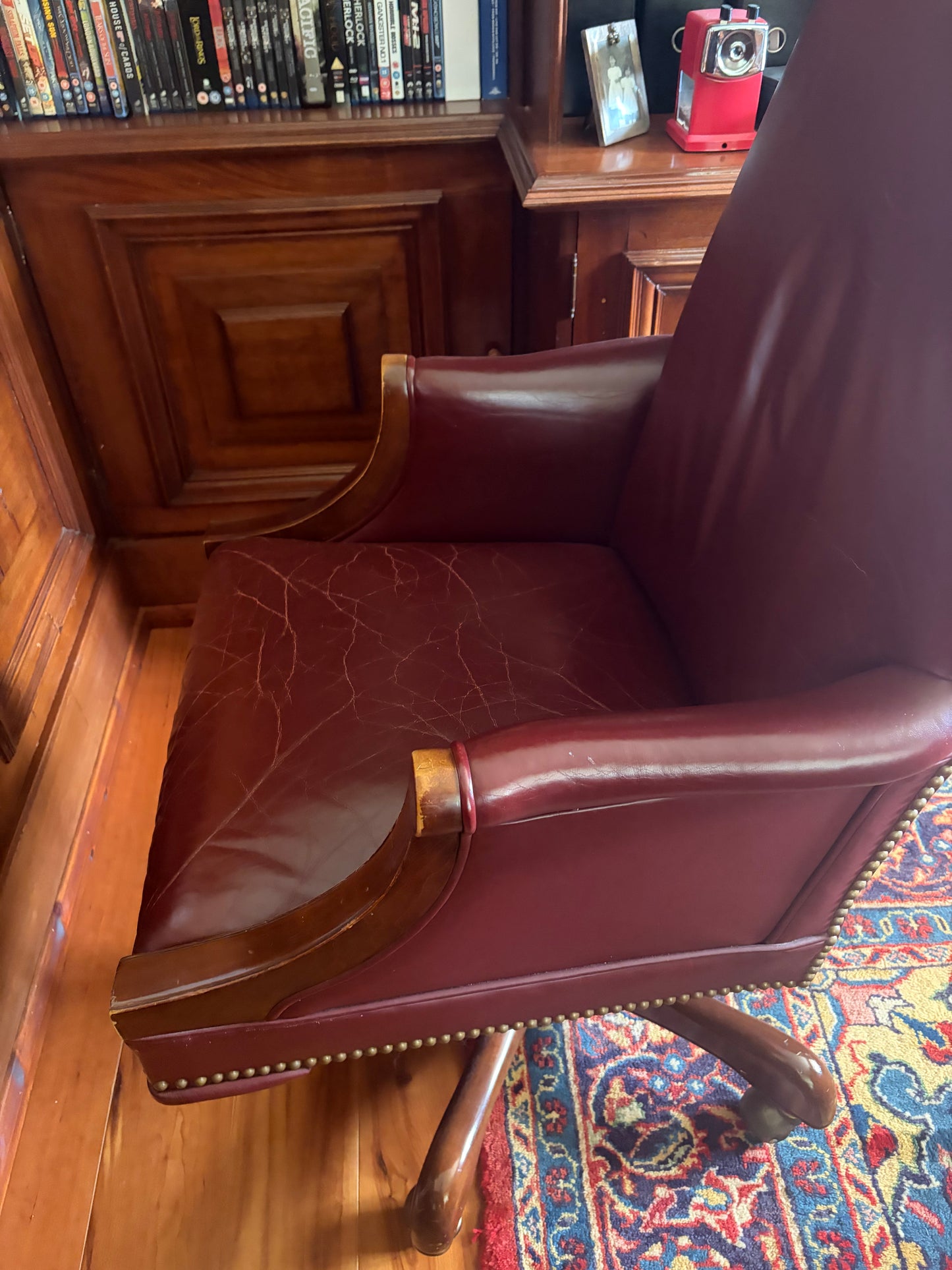 OFFICE CHAIR