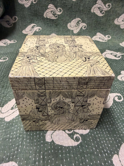 PAPIER-MÂCHÉ BOX