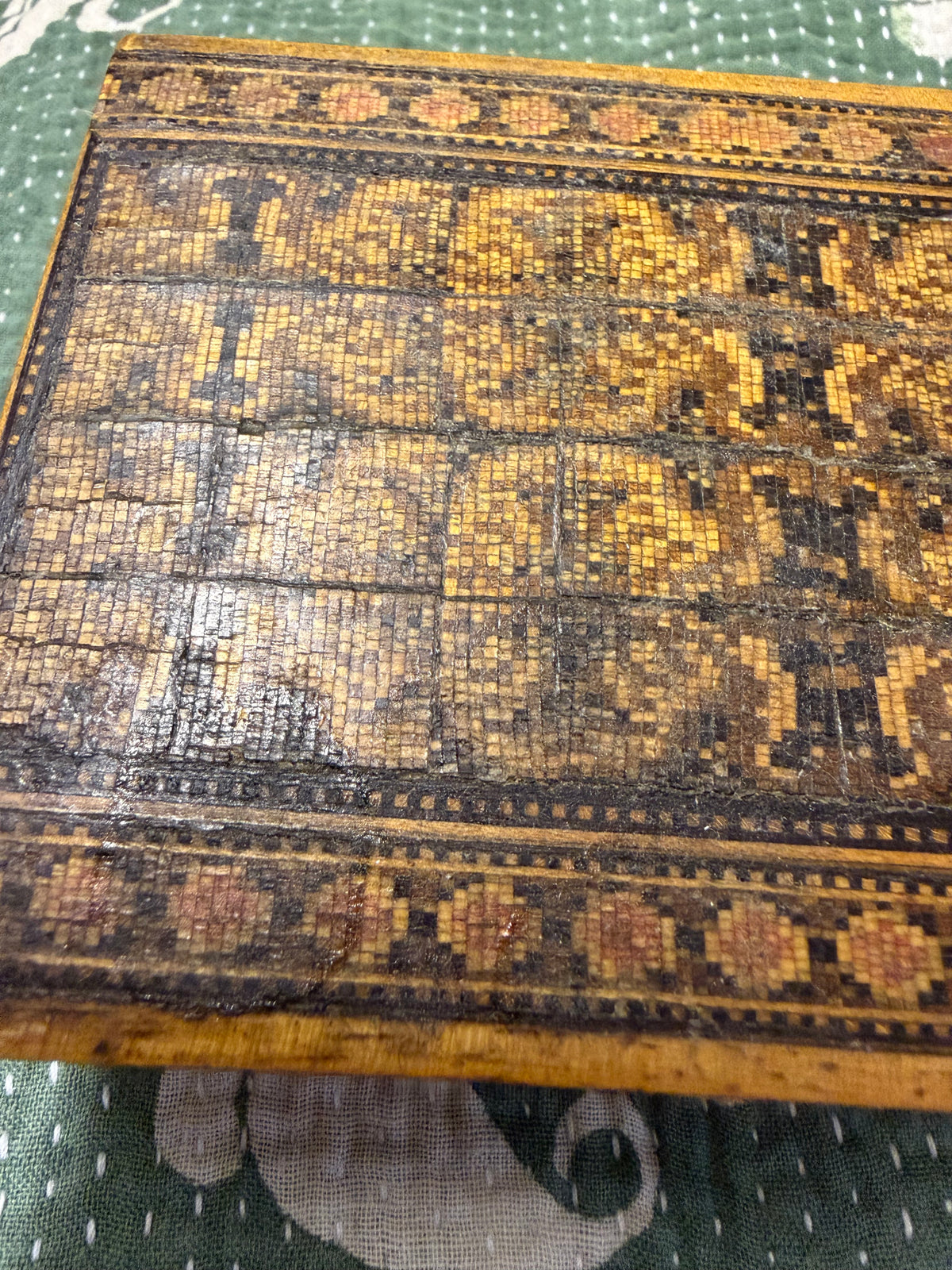 ANTIQUE BOX