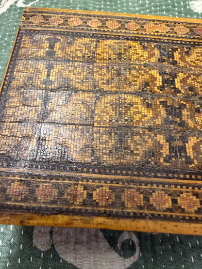 ANTIQUE BOX