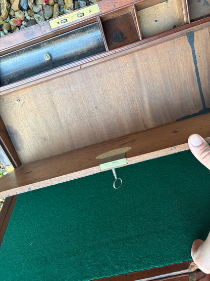 TRAVELLING DESK