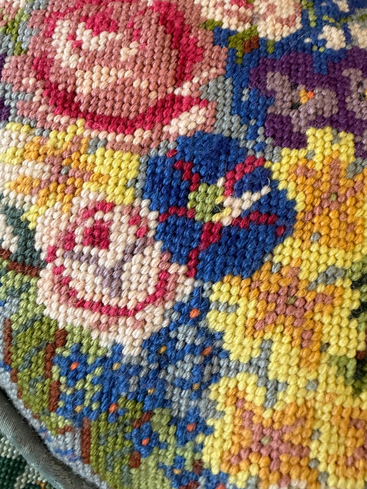 CUSHION
