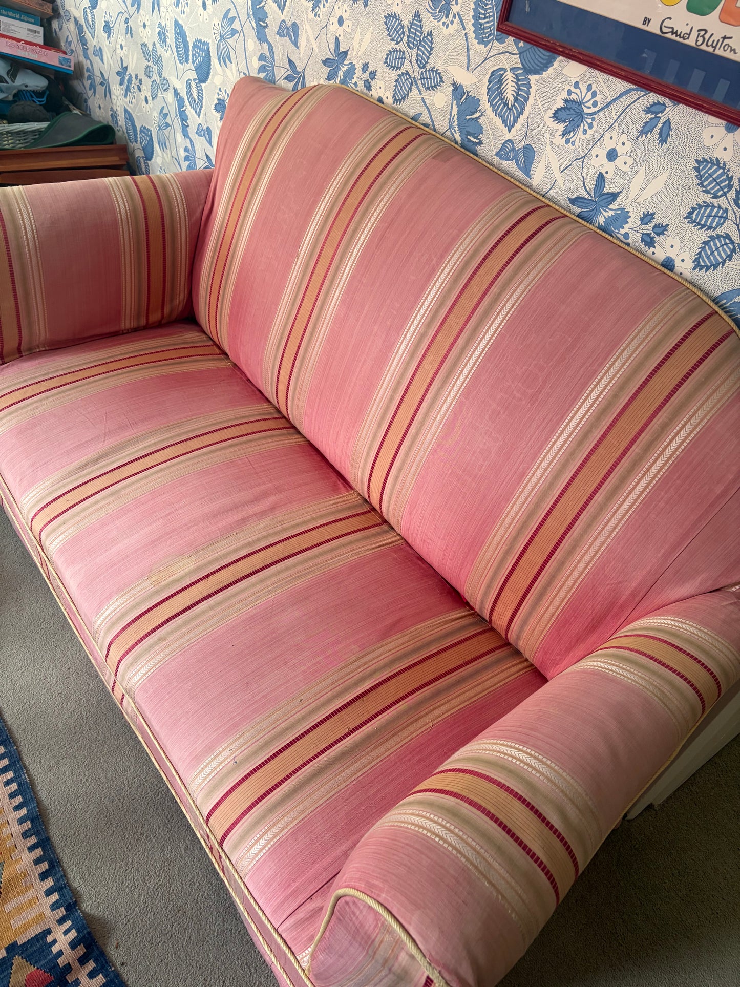 VINTAGE SOFA