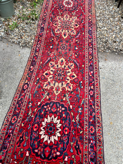 CARPET RUNNER