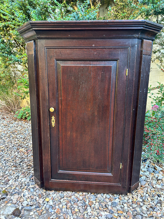 CORNER CABINET