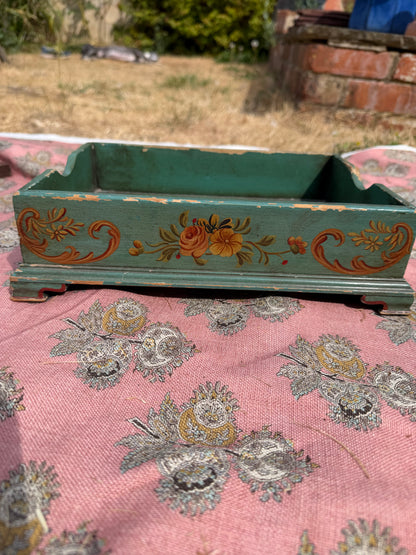 DECORATIVE TRAY