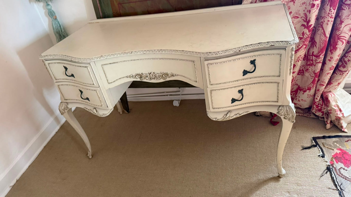 DRESSER