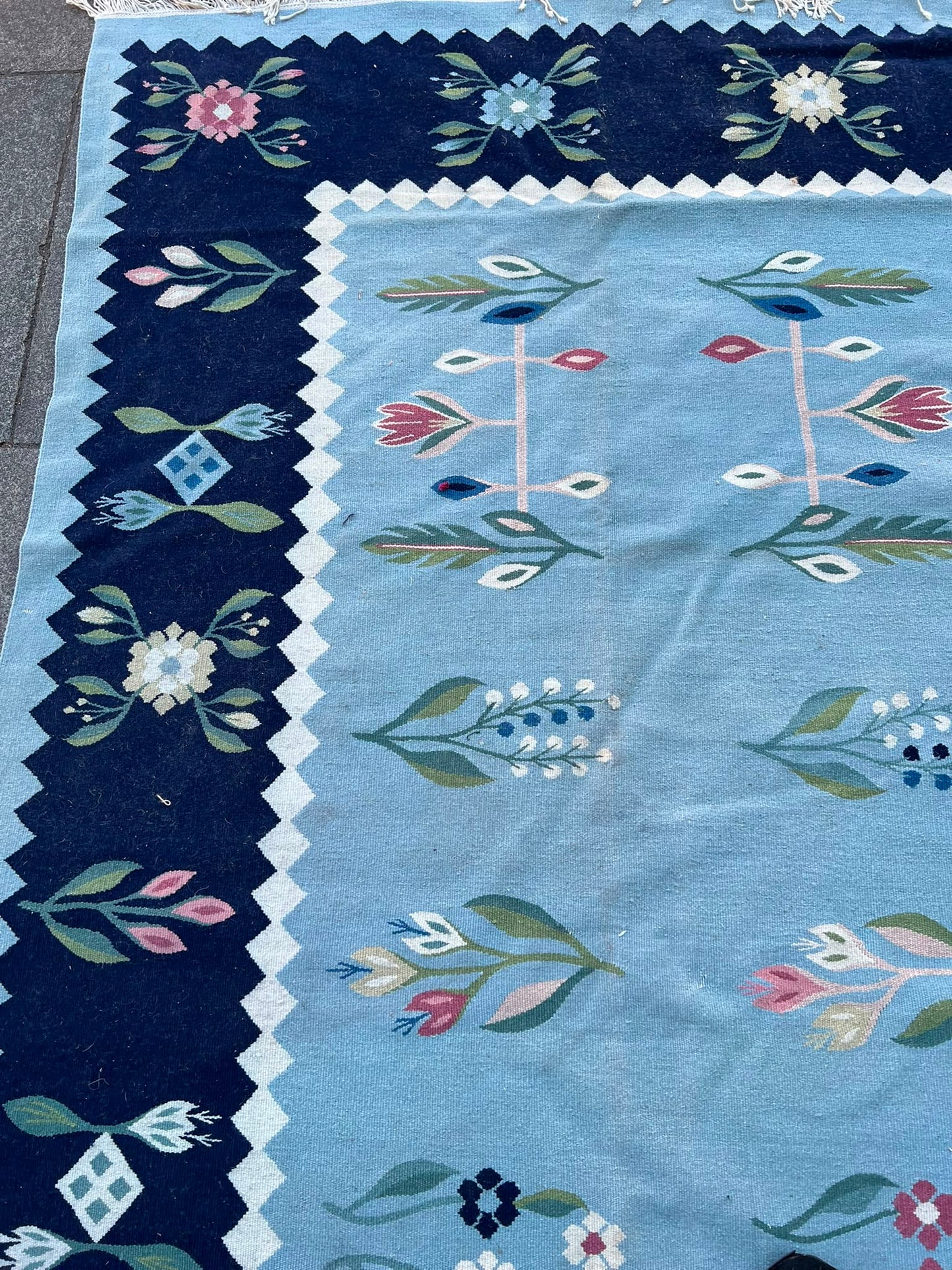 FLORAL RUG