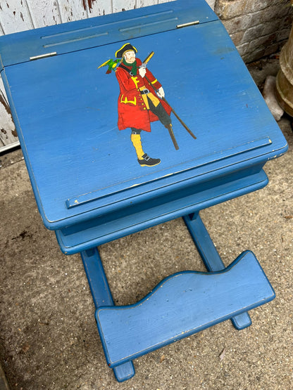 PIRATE DESK