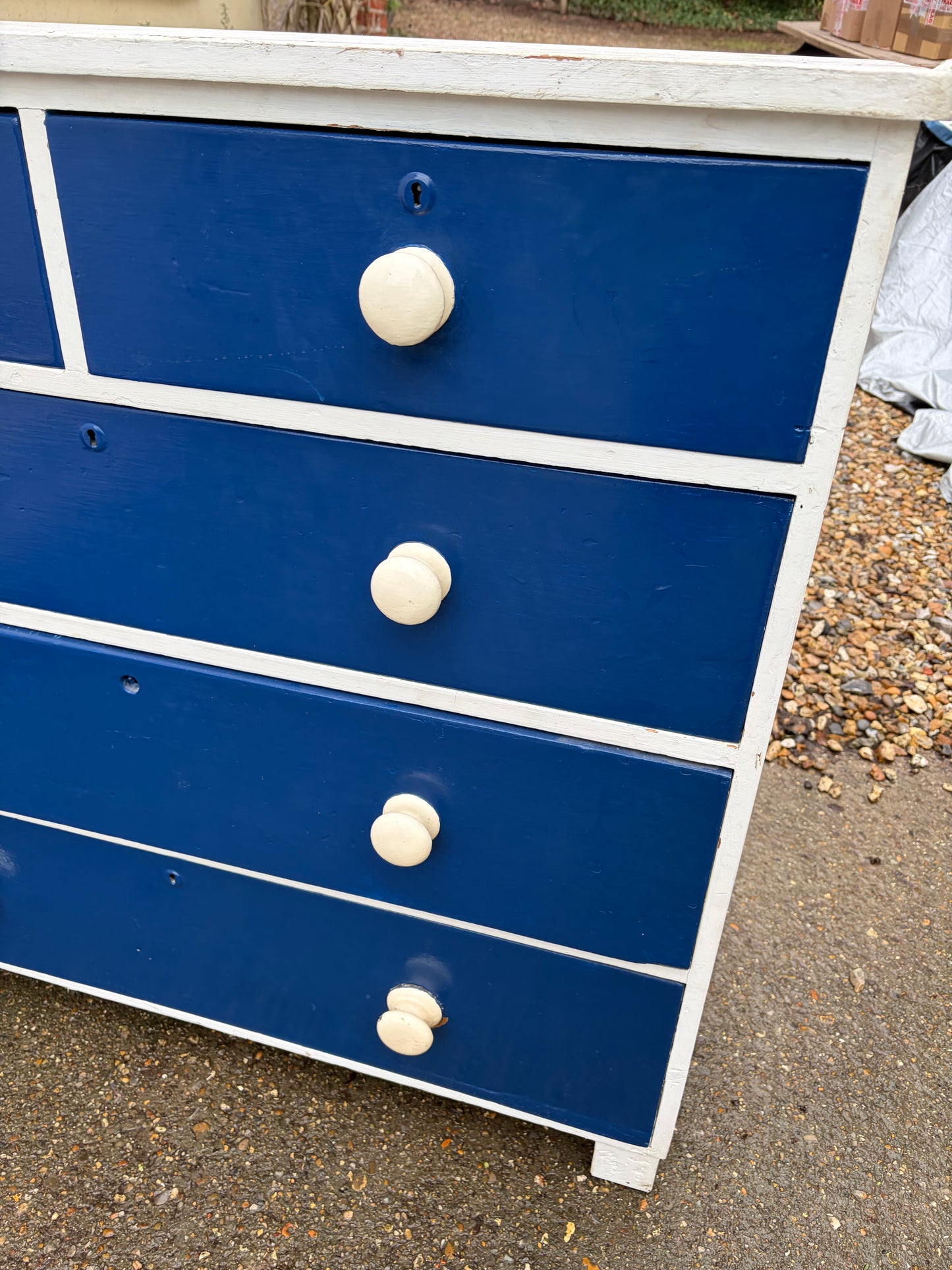 CHEST OF DRAWERS
