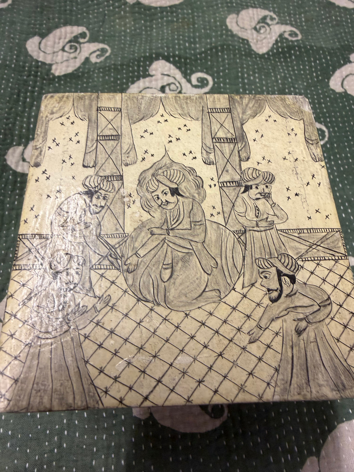 PAPIER-MÂCHÉ BOX