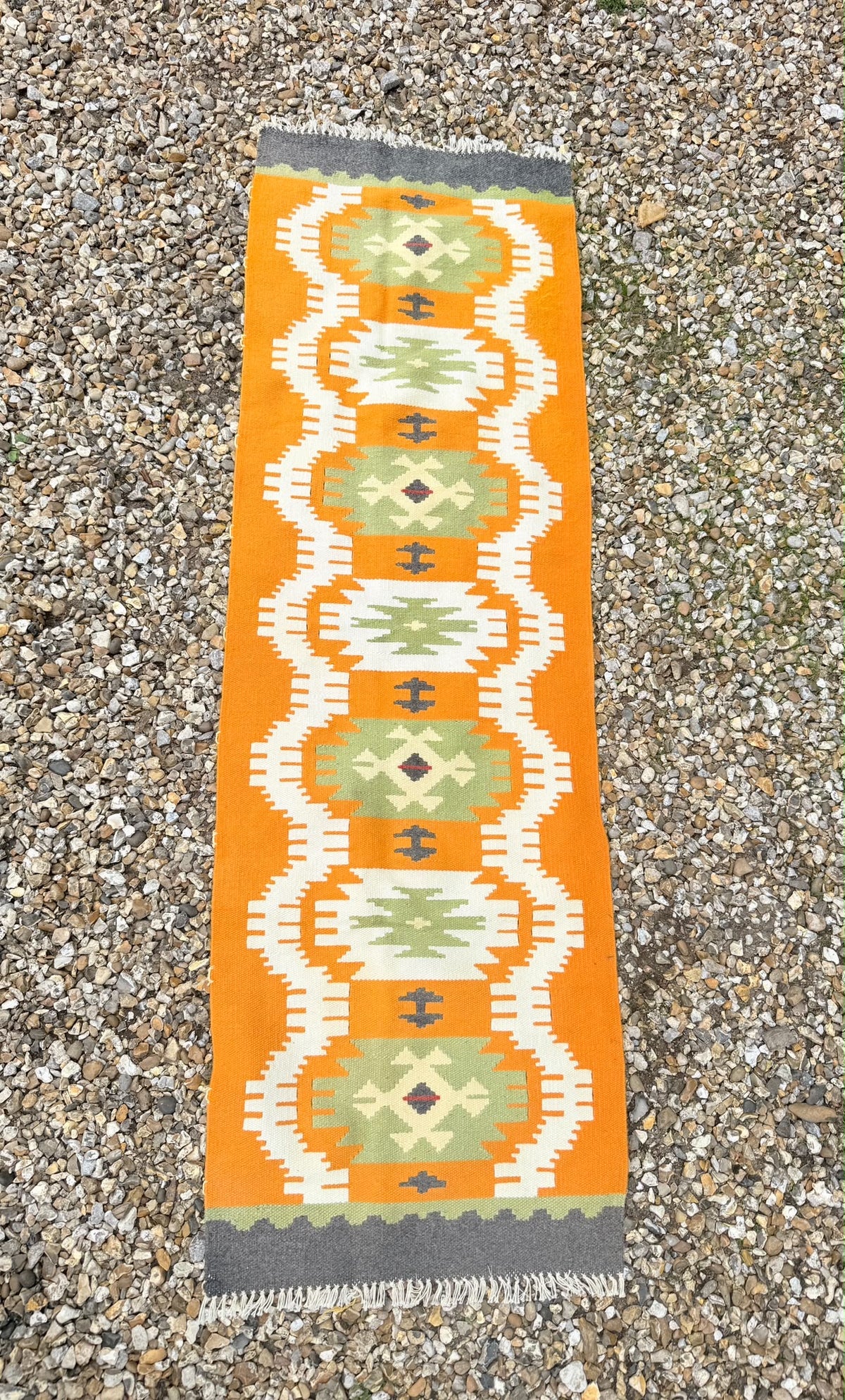 YELLOW RUNNER