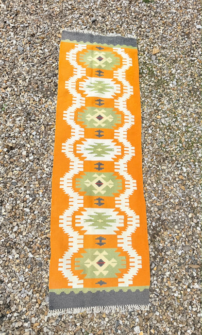 YELLOW RUNNER