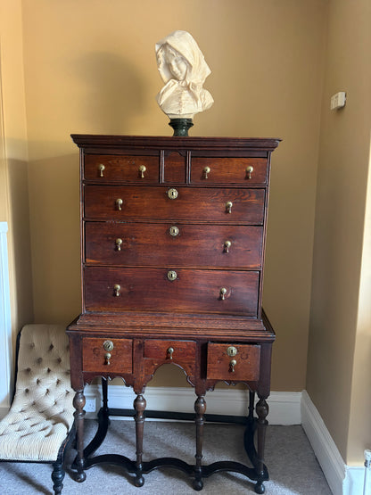 OAK CHEST ON LEGS