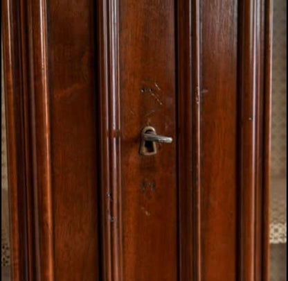 DRESSER