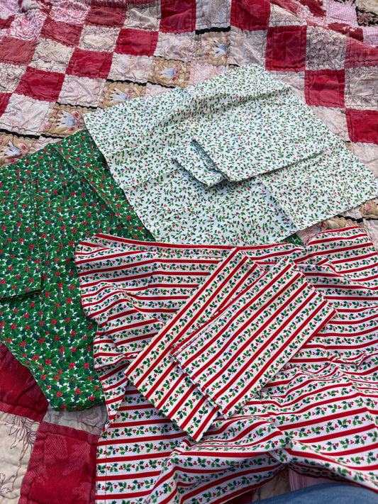 8 CHRISTMAS NAPKINS