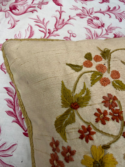 SMALL CUSHION