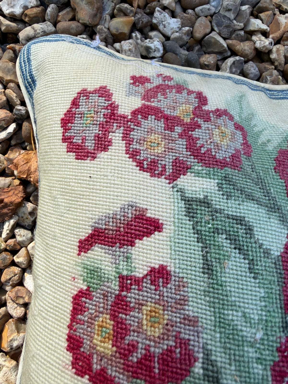 TAPESTRY CUSHION ￼
