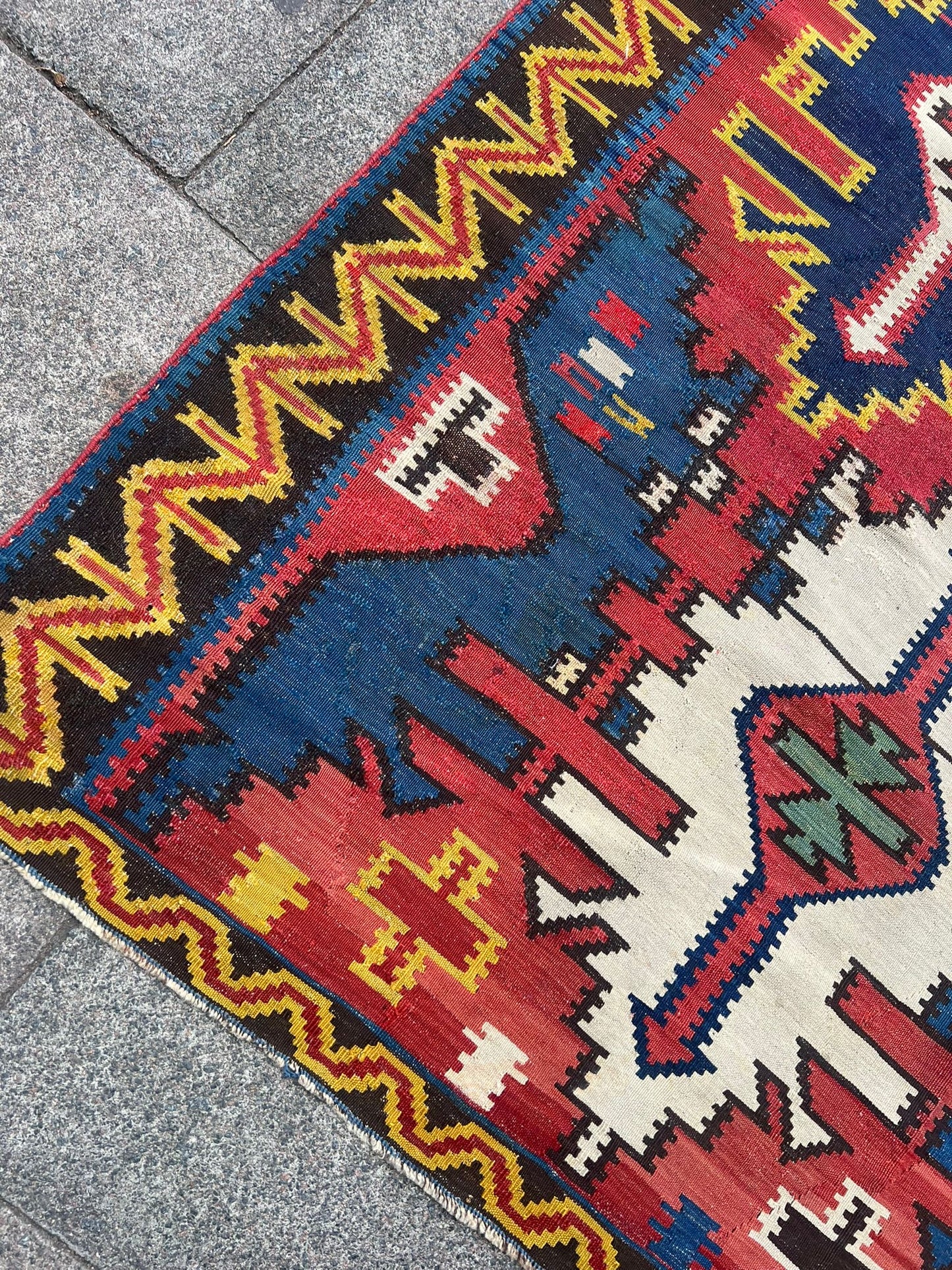 ANTIQUE KILIM