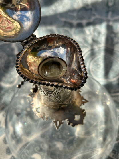 DECANTER