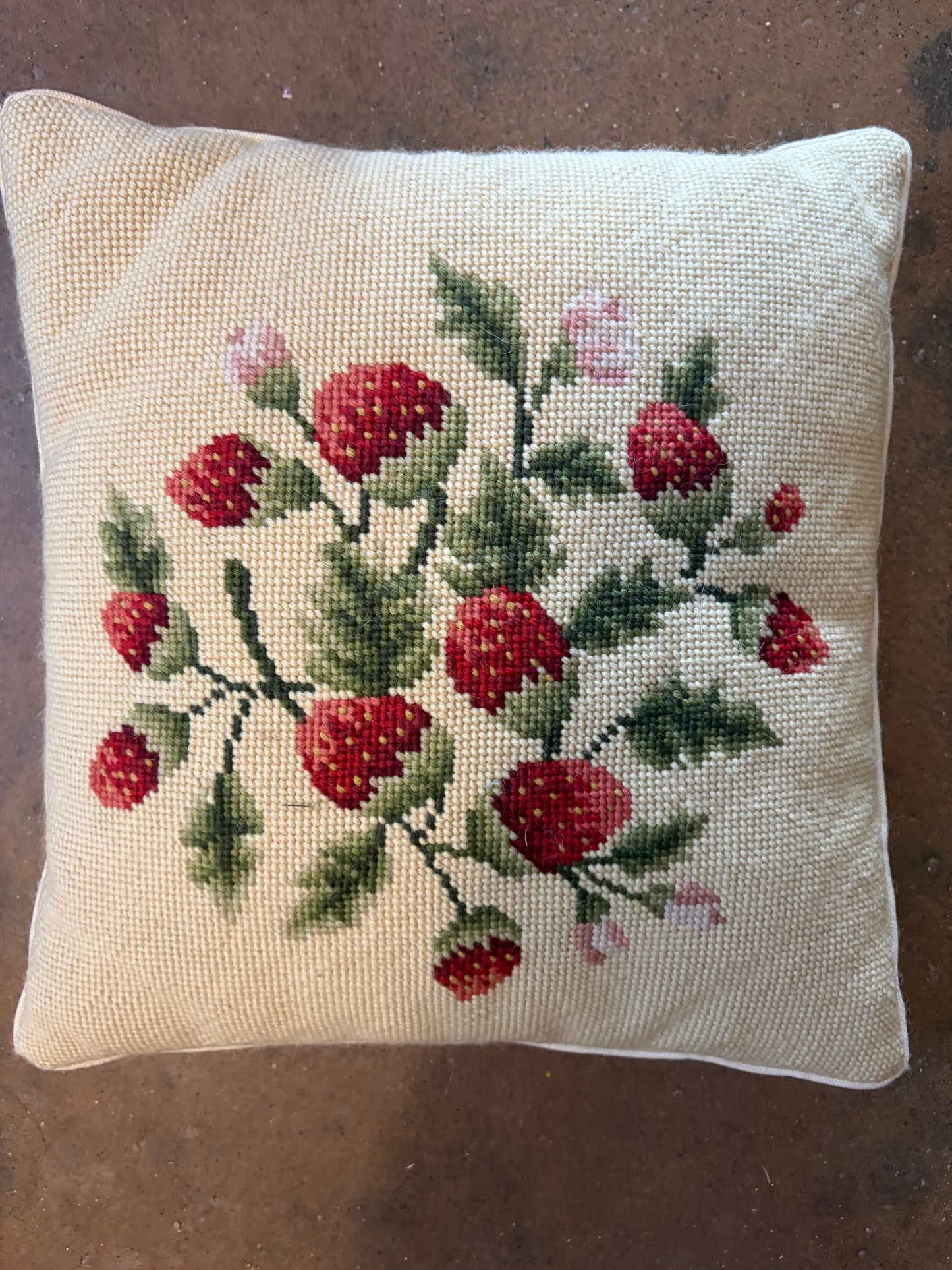 STRAWBERRIES CUSHION