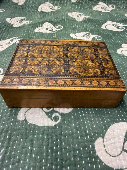 ANTIQUE BOX