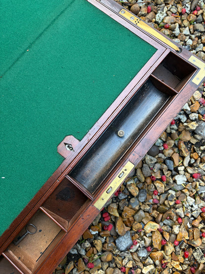 TRAVELLING DESK