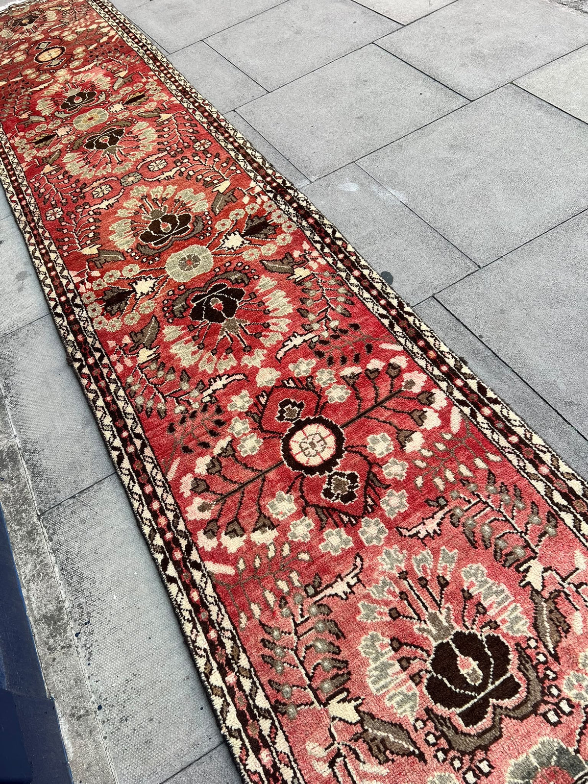 CARPET RUNNER