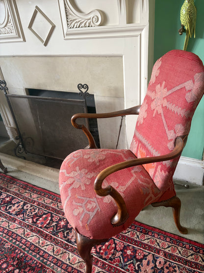 ANTIQUE CHAIR