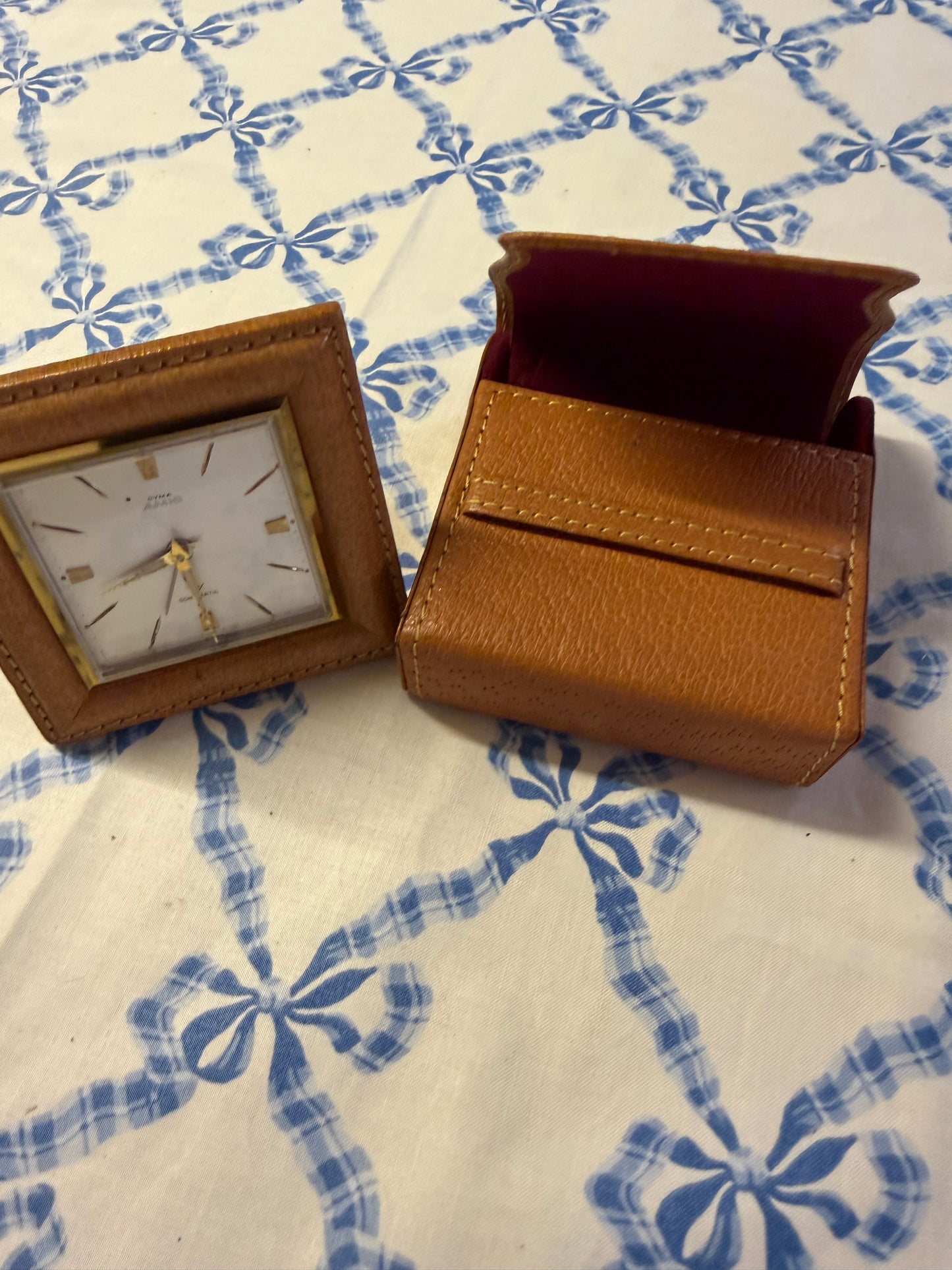 PORTABLE CLOCK