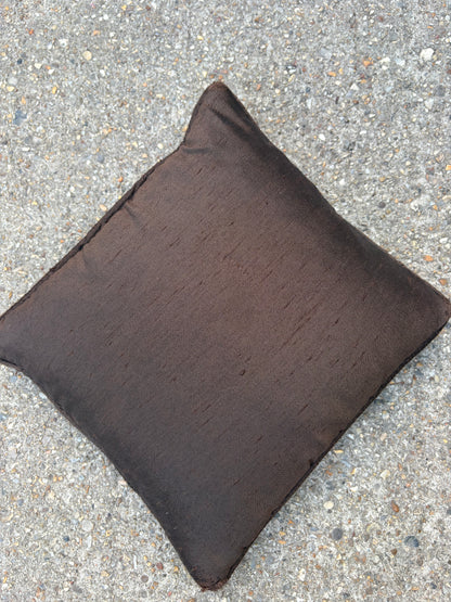 BOW CUSHION