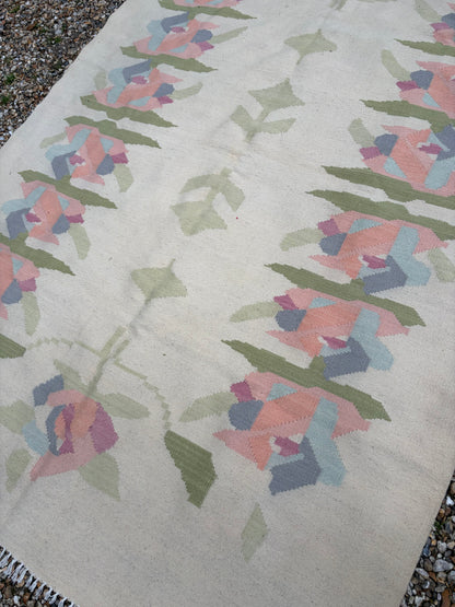 LARGE PALE RUG