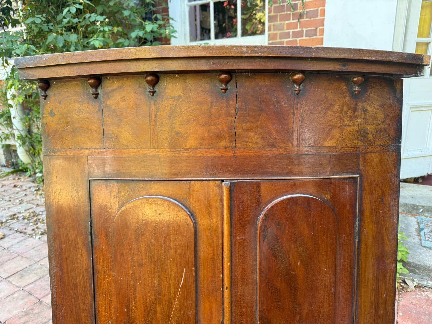 CORNER CABINET