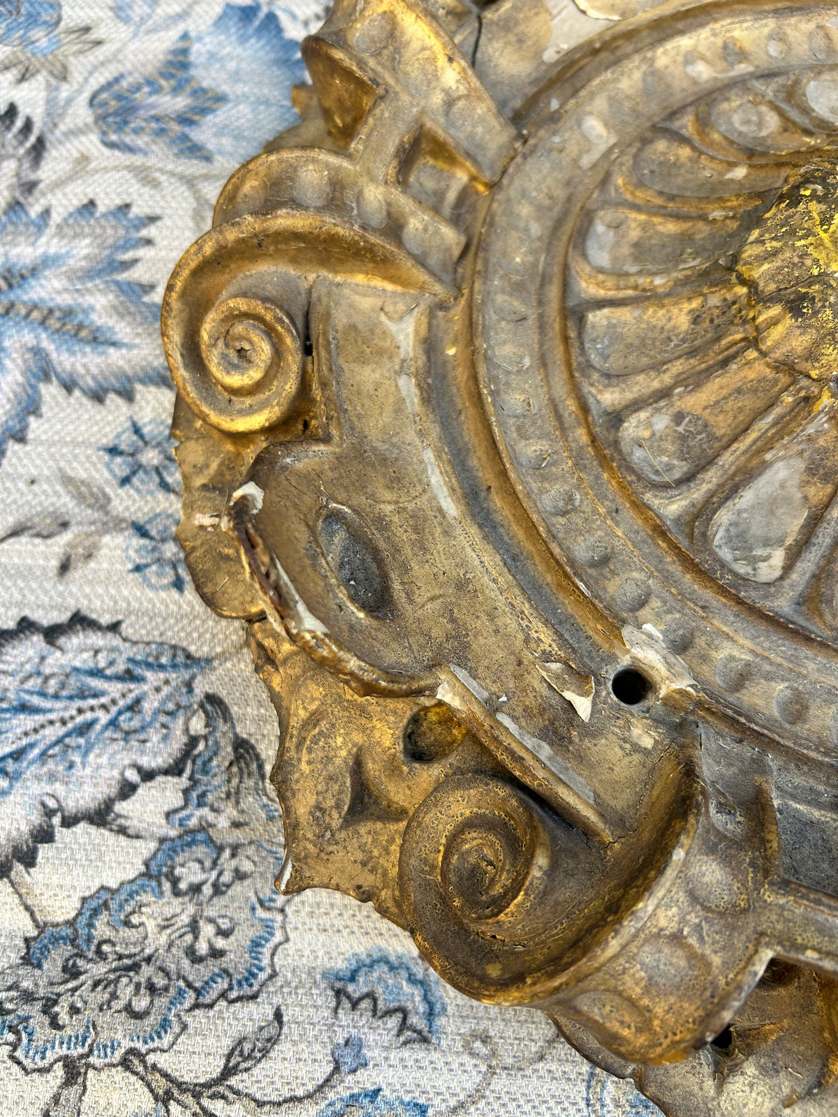CEILING ROSE