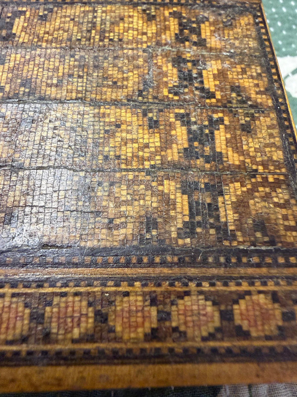 ANTIQUE BOX