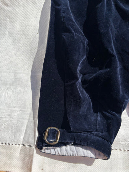 VELVET KNICKERBOCKERS