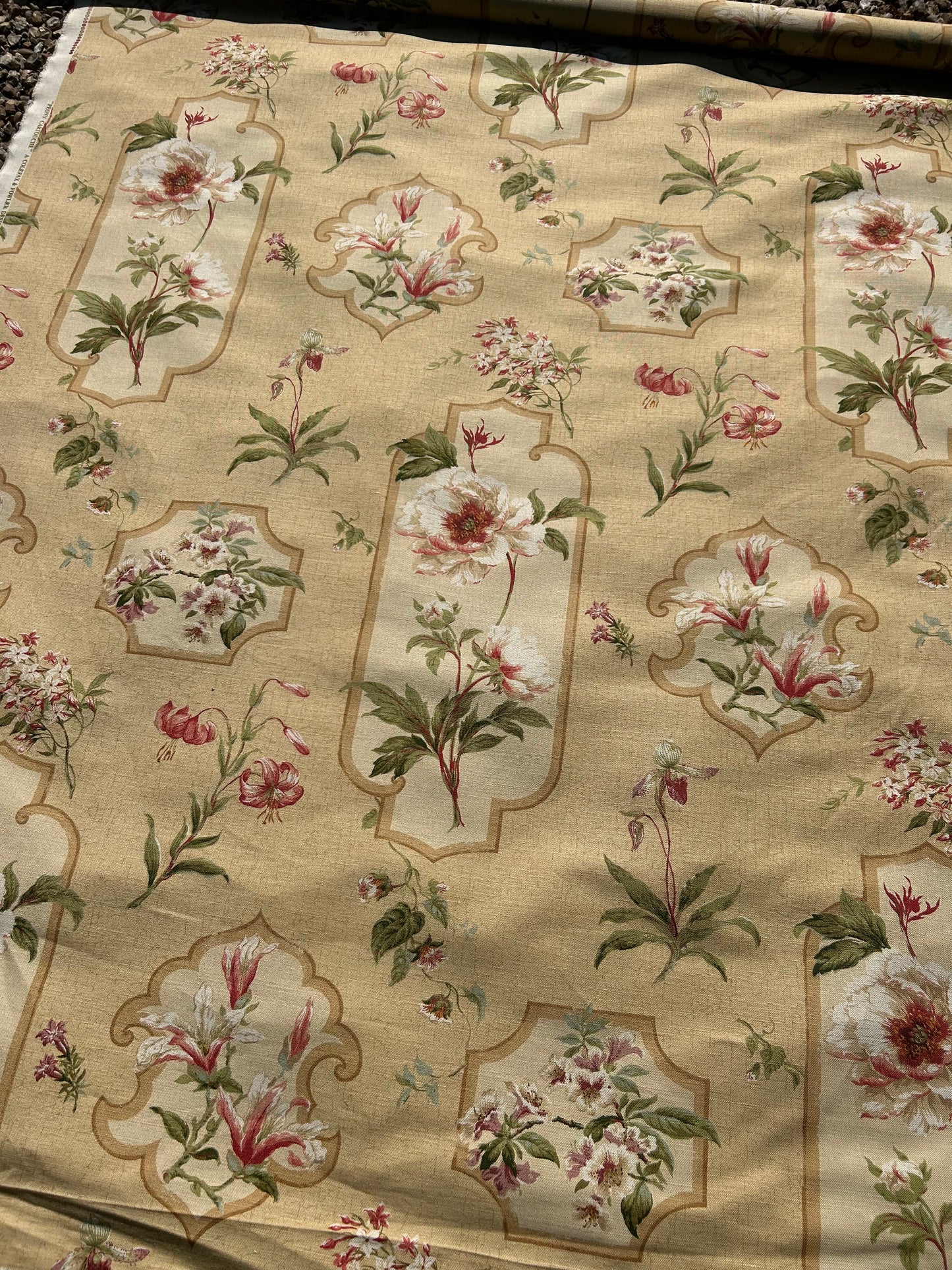 PEONY CARTOUCHE LINEN